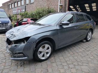 uszkodzony samochody osobowe Skoda Octavia Ambition 2020/10