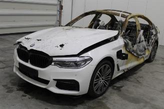 dañado vehículos comerciales BMW 5-serie 530 2019/12