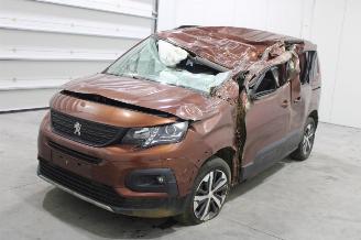 damaged passenger cars Peugeot Rifter  2021/1