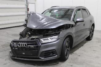 Vaurioauto  passenger cars Audi Q5  2019/8