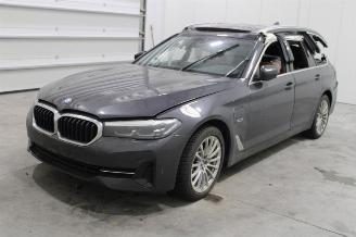 rozbiórka samochody osobowe BMW 5-serie 530 2023/8