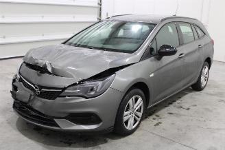damaged passenger cars Opel Astra  2021/4