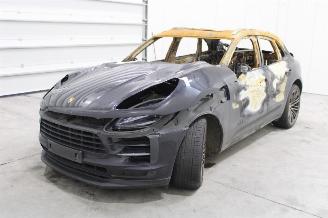 Damaged car Porsche Macan  2019/7
