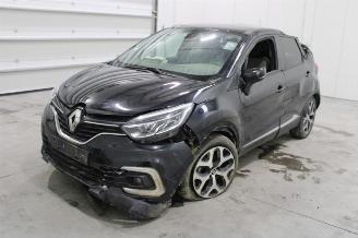 Vaurioauto  passenger cars Renault Captur  2018/6
