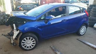 Vaurioauto  passenger cars Ford Fiesta 2013 1.0 XMJA Blauw Deep Impact Blue onderdelen 2013/10