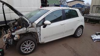 skadebil auto Fiat Punto Evo 2010 1.4 16v 955A6 Wit 296 onderdelen 2010/2