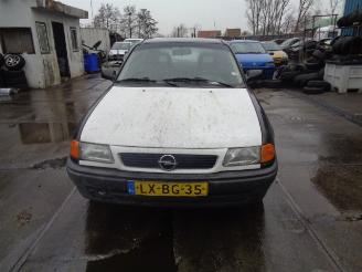 Opel Astra Astra F (53/54/58/59) Hatchback 1.6i (X16SZ) [52kW]  (05-1993/07-1996) picture 1