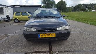 Vrakbiler auto Ford Mondeo Mondeo I Hatchback 1.8i 16V (U9) (RKA) [85kW]  (02-1993/08-1996) 1994/5