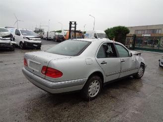 rozbiórka samochody osobowe Mercedes E-klasse  1998/11