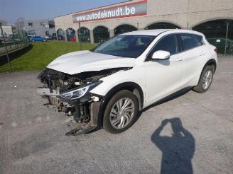 damaged commercial vehicles Infiniti Q30 1.5 DCI 2017/1