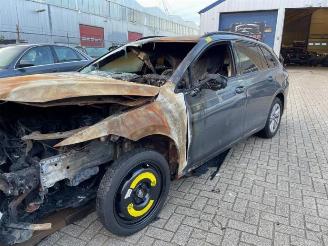 uszkodzony samochody osobowe Volkswagen Golf  2022/7